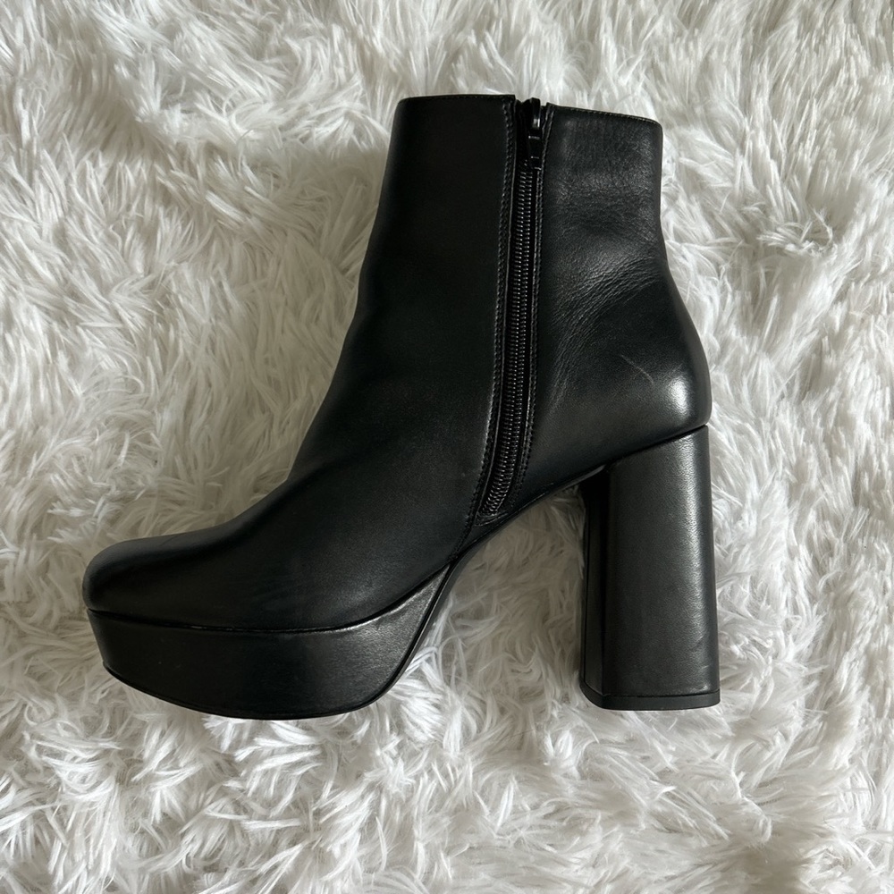 Steve Madden Platform Boots - Picture 3 of 4